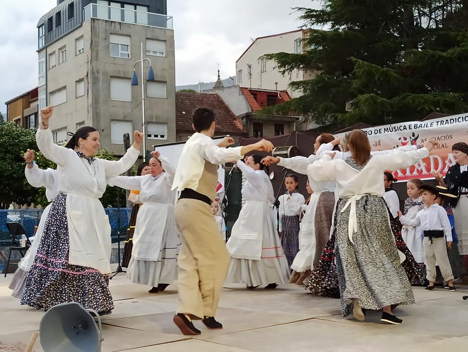 TC- Actuación do grupo de gaitas, pandeiretas e baile da AC Xiada