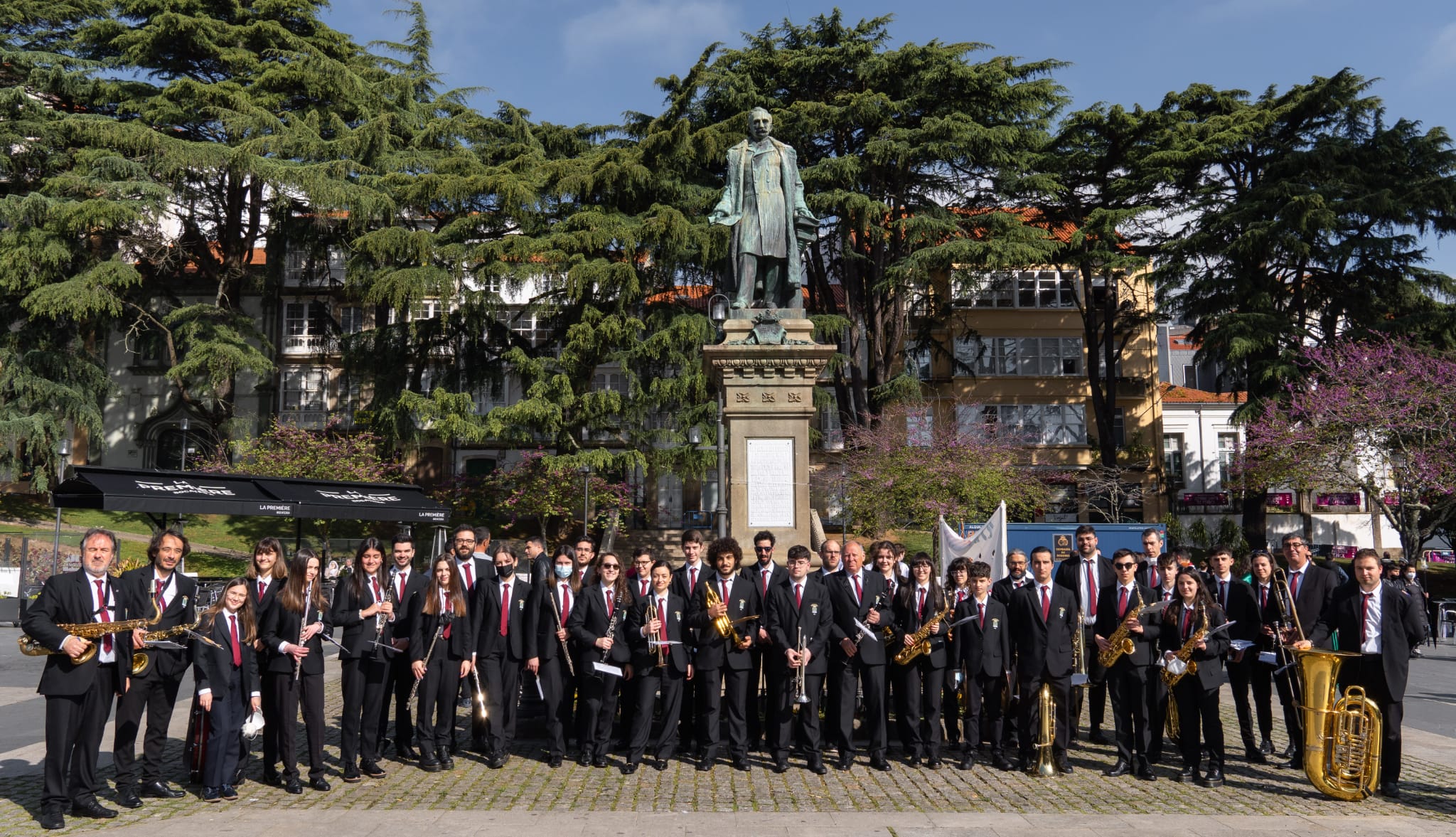 Realización de concertos pasarruas e acompañamento musical nas procesións relixiosas