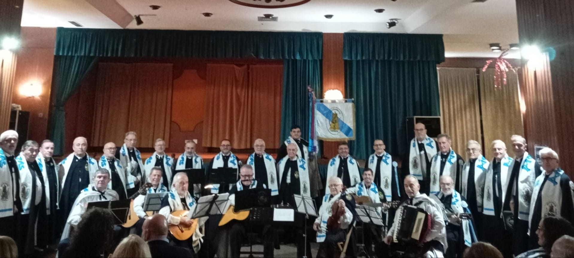 CON MÚSICA Y CANCIONES