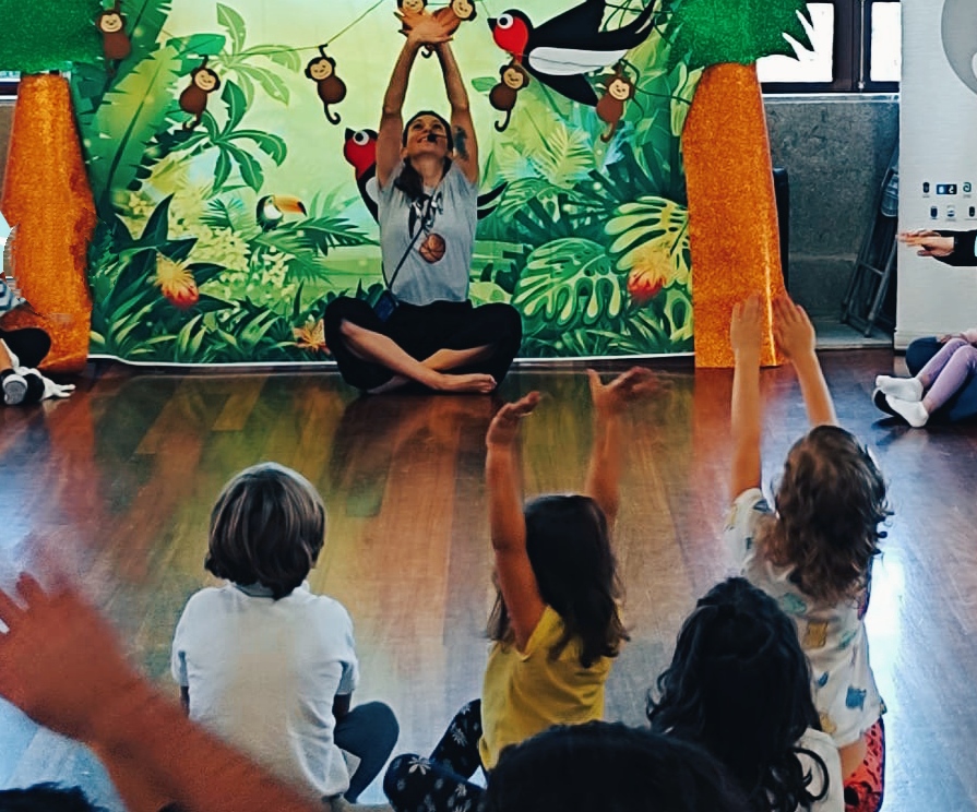 DANZACONTOS - Viaxando con anduriñas (Ritmos na selva)