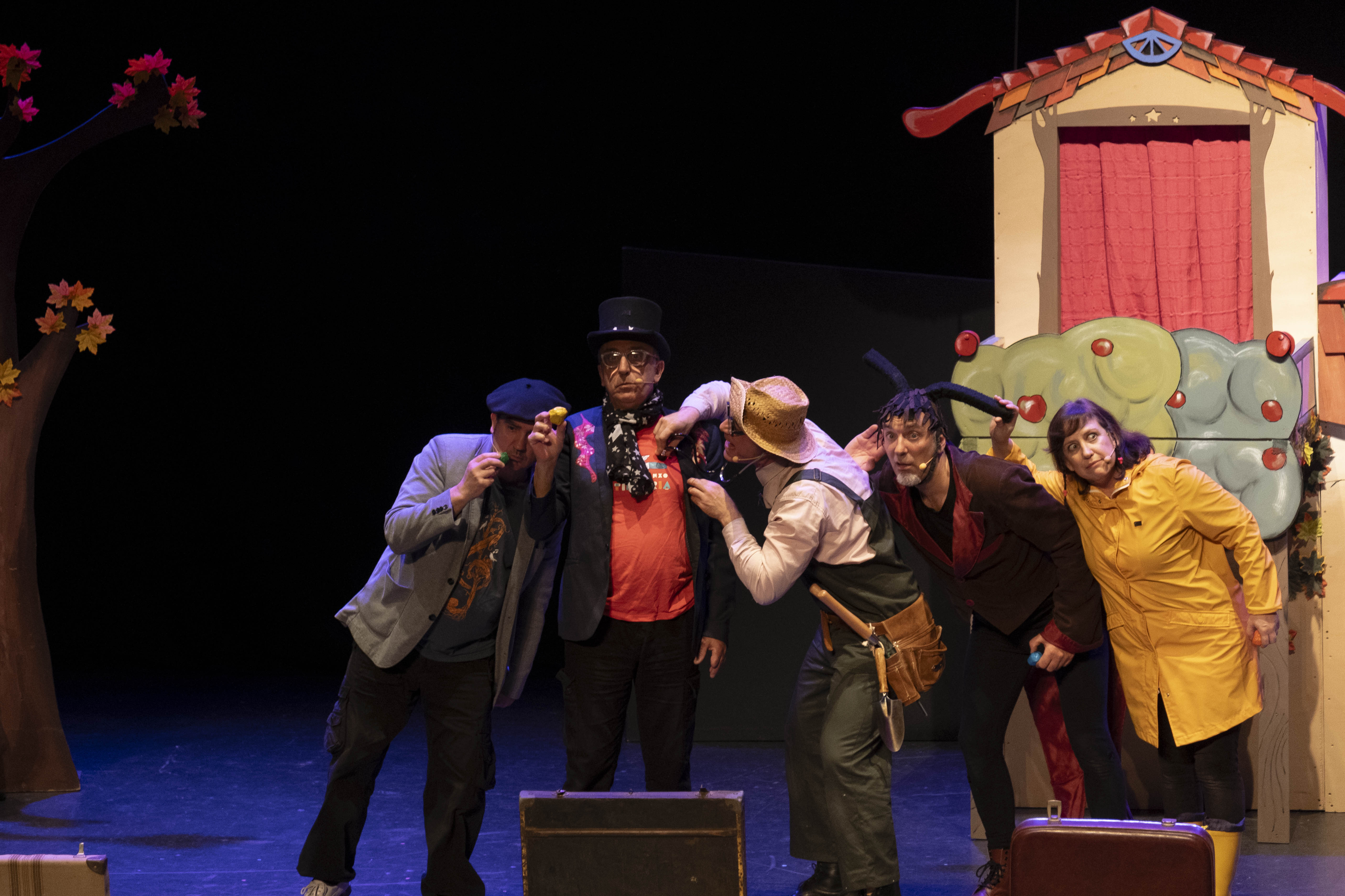 A nena e o grilo camiño das cores