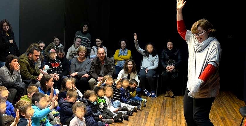 UN MONSTRO MOI LARPEIRO