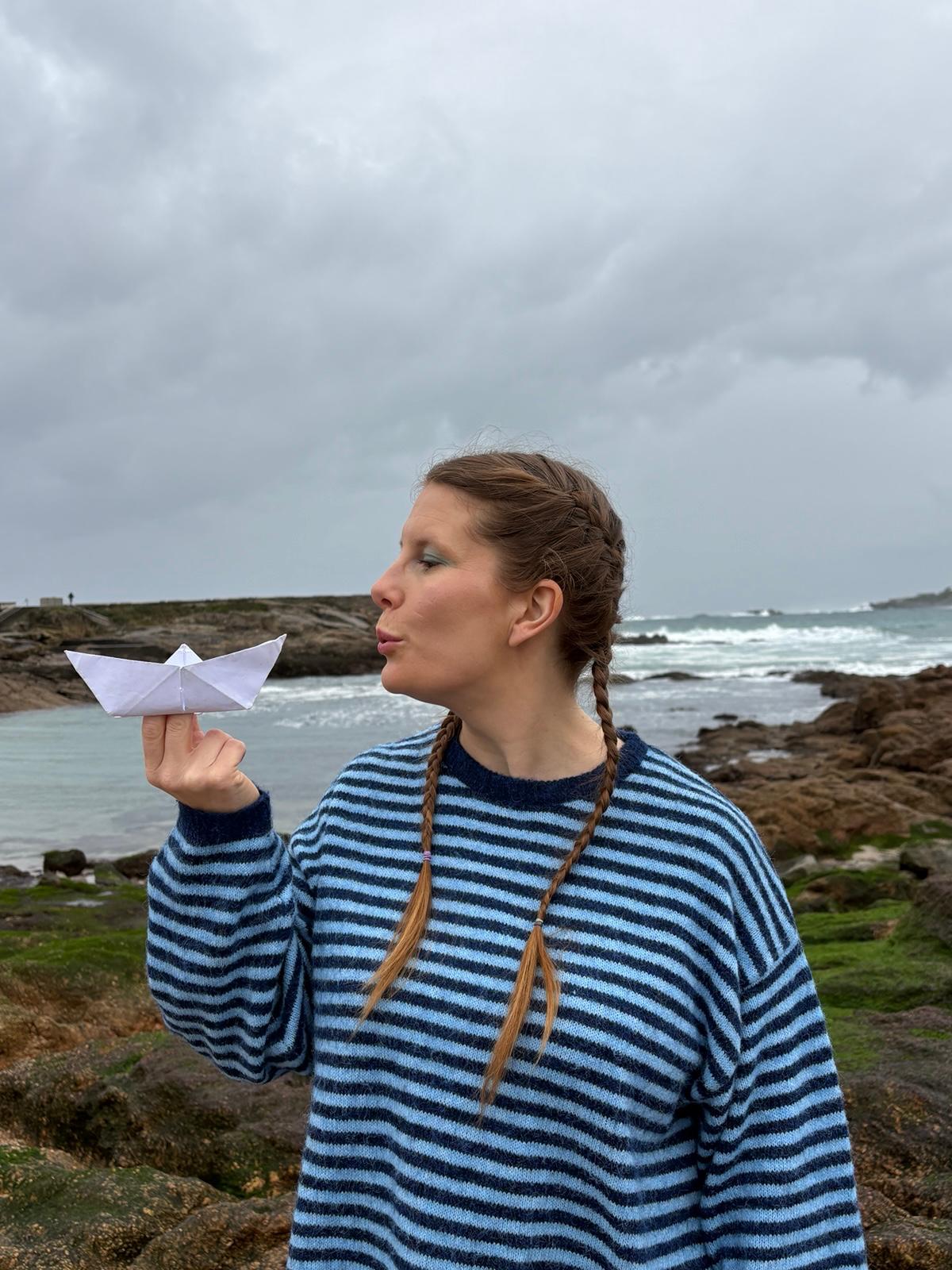 CARABELA VOLVE AOS MARES