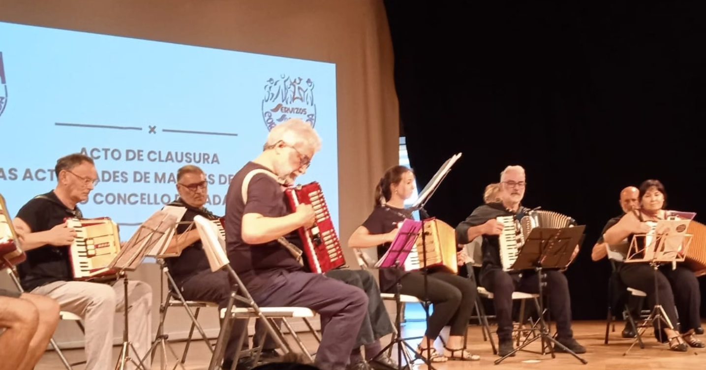 GRUPO ACORDEONS QUEIROA